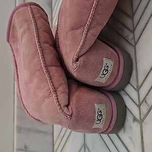 Pink uggs